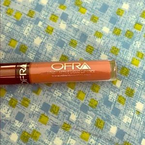 Long lasting liquid lipstick